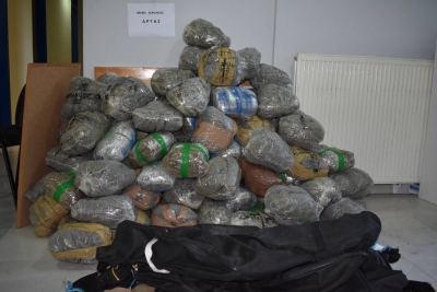 Foto/ Kapen 247 kg drogë në kufirin greko-shqiptar