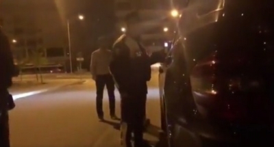 VIDEO/ Çmenduari, makina me shpejtësi marramendësi në rrugët e Tiranës