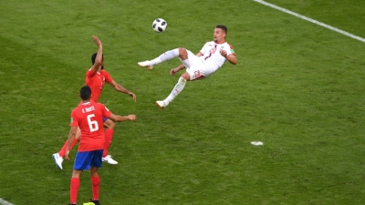 Video/ Serbia në avantazh, Kolarov shënon golin spektakolar