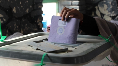 Shtyhen zgjedhet presidenciale në Afganistan, probleme në listat e votimit