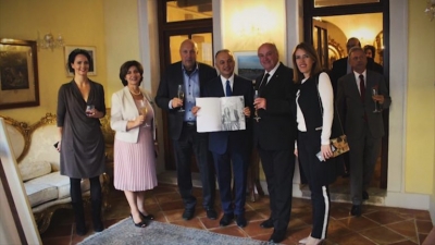“Shqiptarët në Çeki”, promovohet libri i fotografit të njohur