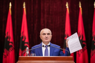 Presidenti Meta:Borxhi ne stratosfere, por asnje euro e marre borxh nuk ka shkuar per Shqiperine dhe qytetaret