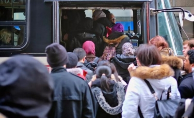 Fier/ Prindërit në protestë: “Fëmijët tanë hipin në autobus si shalqinj”.