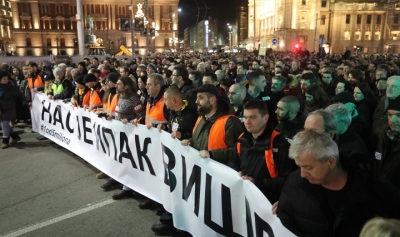 Mijëra persona marshojnë në Beograd në protestën anti-qeveritare