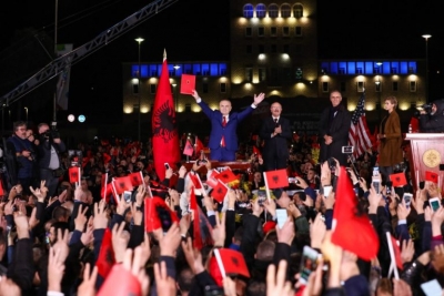 Presidenti Meta mesazh të rinjve para zgjedhjeve: Shqipëria i ka sytë te Ju! Pjesëmarrja dhe vota juaj, oksigjen për demokracinë dhe të ardhmen e vendit