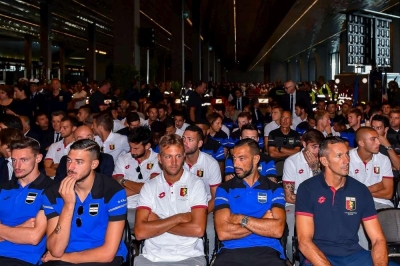 Foto/ Futbolli i bashkohet homazheve për viktimat e tragjedisë së Genovas
