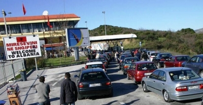 Radhë kilometrike në Kakavijë, dogana greke bllokon kalimin