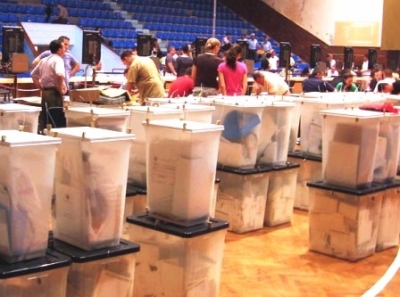 Dalin parregullsitë e zgjedhjeve. Dhjetëra raste të votimeve më shumë se 1 herë në Berat e Gjirokastër