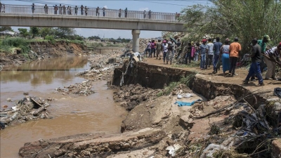 Përmbytjet dhe rrëshqitjet e dheut marrin jetën e 60 personave në Afrikën e Jugut