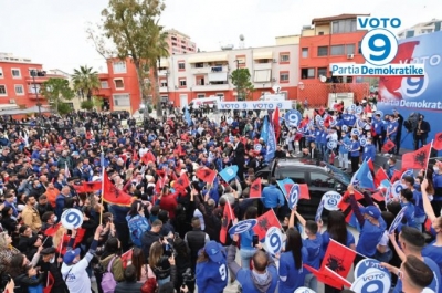 “Të dielën Rama largohet bashkë me kriminelët”, Basha në Vlorë: Shqiptarët do të votojnë 9 për ndryshim që të sjellim një të ardhme më të sigurt