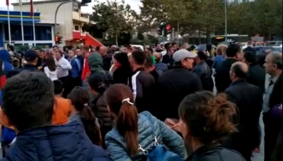 Video/ Protestë masive antiqeveritare në Unazën e Re