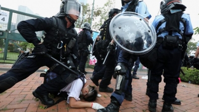 Dhunë dhe gaz lotsjellës, Hong Kongu në javën e 12 të protestave