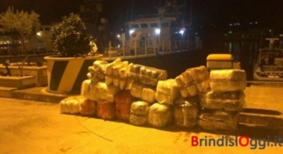 Skafistët e arrestuar në Itali me 560 kg drogë janë nga Vlora