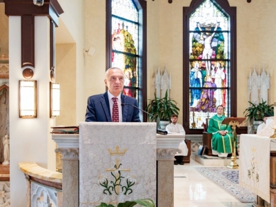 Presidenti Meta merr pjesë në meshën e mbajtur në kishën katolike shqiptare “Zoja e Shkodrës” në Nju-Jork