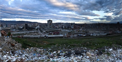 Shqiptarët po i lënë fëmijët e tyre të mbytyr në mbeturina…!!