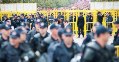 Shqipëri-Jordani/ Blindohet Elbasani, bllokohet rruga dhe bizneset pranë stadiumit