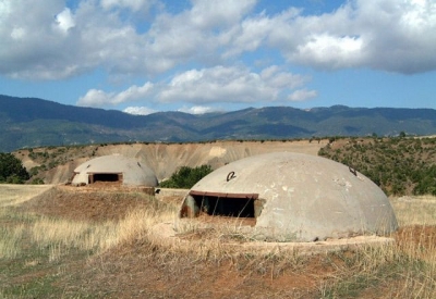 Shqipëria, vendi i mbuluar nga bunkerët e Luftës së Ftohtë, BBC: Një prej tyre ka kushtuar sa një apartament 2+1