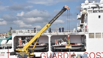 Itali, emigrantët në anijen Dicotti futen në grevë urie