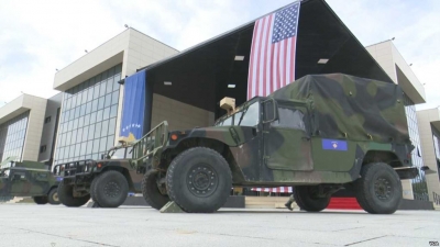 Kosova blen pajisje ushtarake amerikane