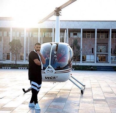Me helikopterë e makina luksoze çdo ditë, a është Dafi reperi më i pasur shqiptar?