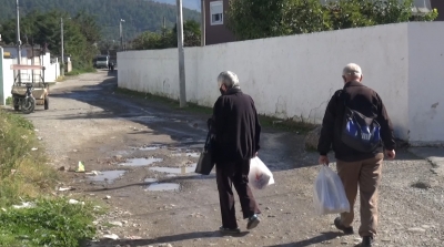 Rrugët me gropa të Elbasanit/ Lagjia e lënë në harresë nga bashkia