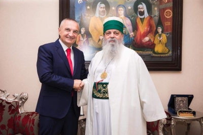 Presidenti Meta publikon foton me Baba Mondin dhe uron besimtarët bektashinj: Shëndet e mbarësi në familjet tuaja!