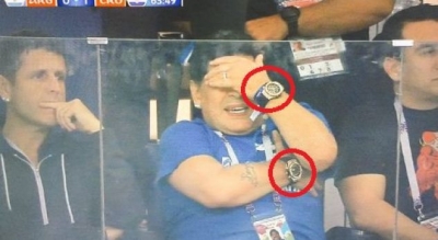 A e dini pse Maradona mban gjithmonë dy ora në duar?