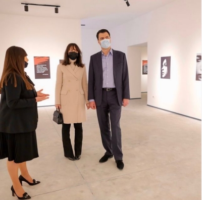 “Bashkohu kundër së keqes”, çifti Basha shfaqet në ekspozitën për gratë, ja mesazhi i fortë