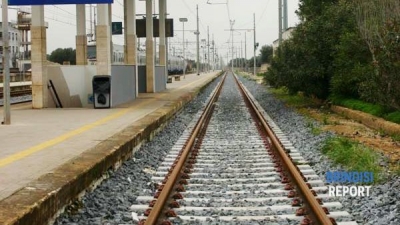 Shqiptari alarmon policinë italiane, harron çantën në stacionin e trenit