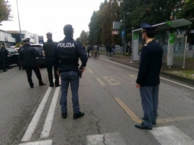 Anëtari i mafias italiane merr peng 4 punëtorë në një postë, kërkon takim me ministrat