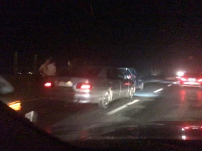 ‘Bllokohet’ autostrada Tiranë-Durrës, ka dhe një aksident me 3 makina (Fotot)