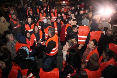 Tjetër protestë në Tiranë, &quot;jelek-portokallët&quot; bllokojnë rrugën te &quot;Astiri&quot;