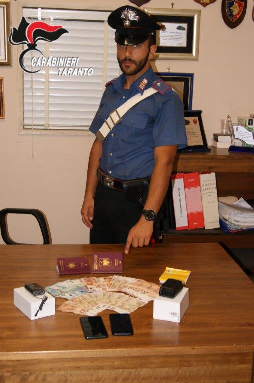 Carabiniere materiale in sequestro