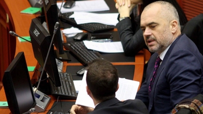 Meta dekreton ministrat e rinj, po jo Cekajn. Braçe zv.Kryeministër