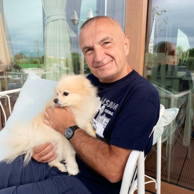 Presidenti Meta i uron shqiptarëve javë të mbarë: Le t&#039;i kthehemi jetës së përditshme dhe qetësisë!