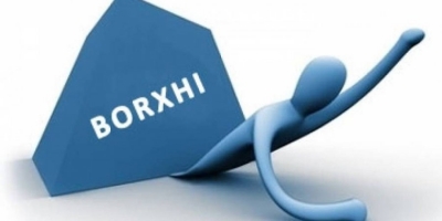 Në Shqipëri qytetarët po zgjedhin rrugën e borxheve, për të dalë nga situata