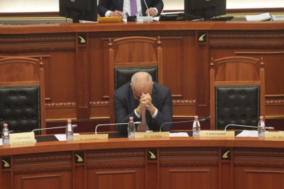 Rama autokrat, Meta: Shoqëria duhet të reagojë për fatin dhe të ardhmen e saj