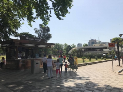 Kreshnik Çollaku: Vendosja e kioskave neper Tirane, nje aktivitet i paligjshem