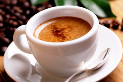 Çfarë i bëjnë zemrës tre kafe në ditë