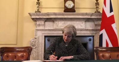 Theresa May qetëson bizneset: “BE po synon një marrëveshje për Brexit në Vjeshtë”