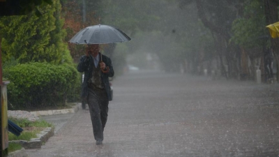 Stuhia paralizon Shqipërinë qendrore, shi, rrufe dhe erëra të forta