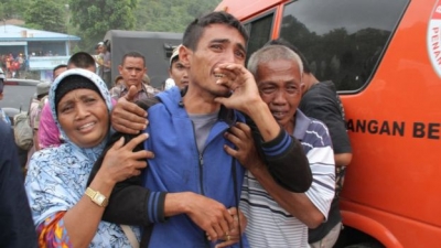 Tragjeti në Indonezi/ Mbytet anija, zhduken 190 persona