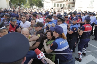 Manjani-Ramës: Arrogant, harrakat, i çmendur pas pushtetit, tani edhe zëdhënës i barbarisë