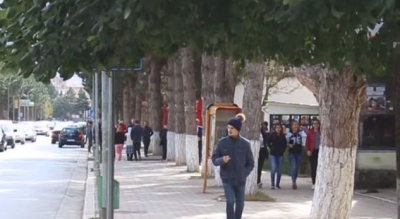 Në Kukës të gjithë veshin xhupat