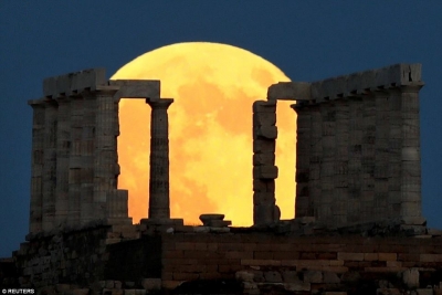 Nga Europa deri në Afrikë, ja 8 fotot më të bukura të eklipsit hënor