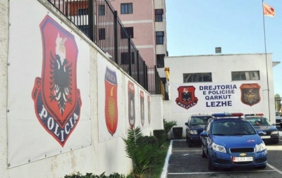 Përplasen makinat, një person i plagosur në Lezhë