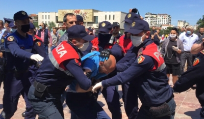 ”Hapni Shqipërinë, jo diktaturës”, Zëri i Amerikës: Në Ditën e Europës Policia arreston 14 veprimtarë