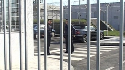 Shkoi të takonte të burgosurin në Fier, arrestohet vetë