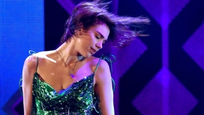 Dua Lipa këngëtarja më e transmetuar në Britani