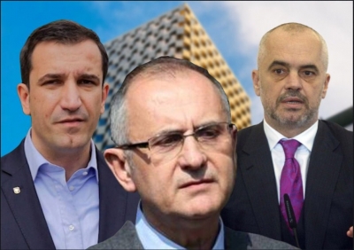 Vasili poston foton: Shihni si e kanë shpërfytyruar Tiranën vandalët e betonit të Rilindjes